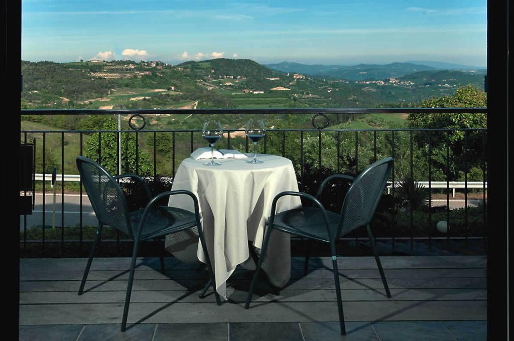 Trattoria Del Bivio Casa de hóspedes Cerretto Langhe Quarto foto