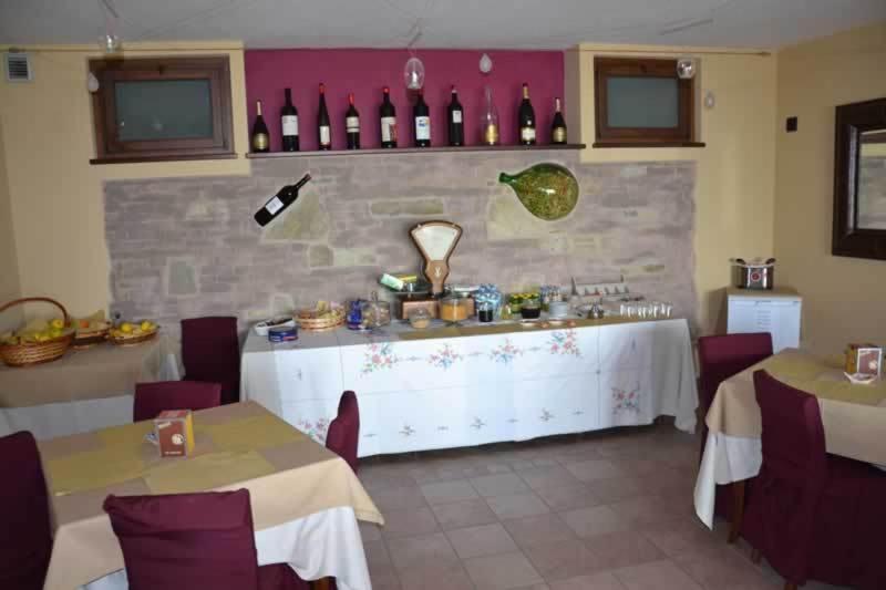 Trattoria Del Bivio Casa de hóspedes Cerretto Langhe Exterior foto