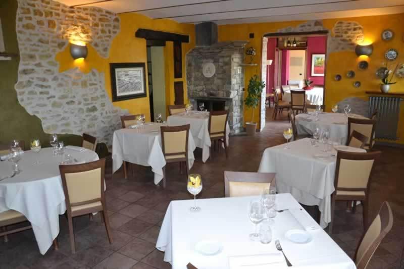 Trattoria Del Bivio Casa de hóspedes Cerretto Langhe Exterior foto