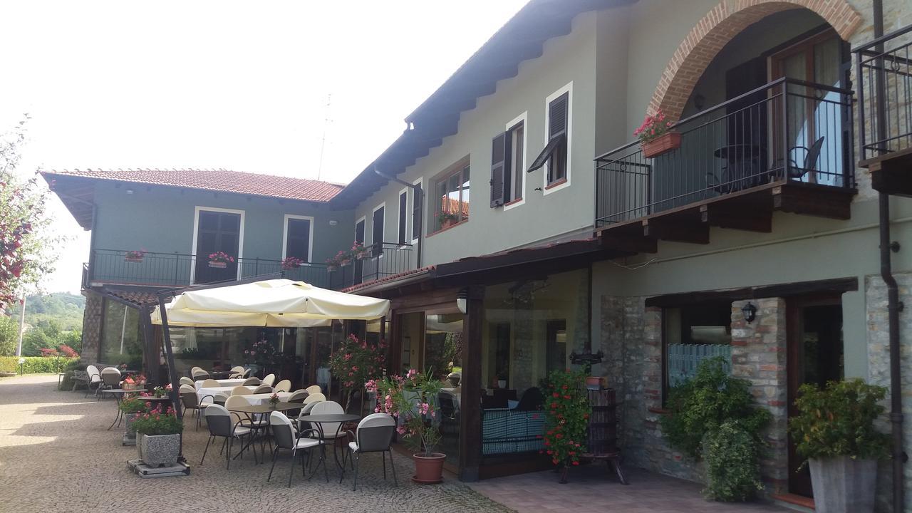 Trattoria Del Bivio Casa de hóspedes Cerretto Langhe Exterior foto